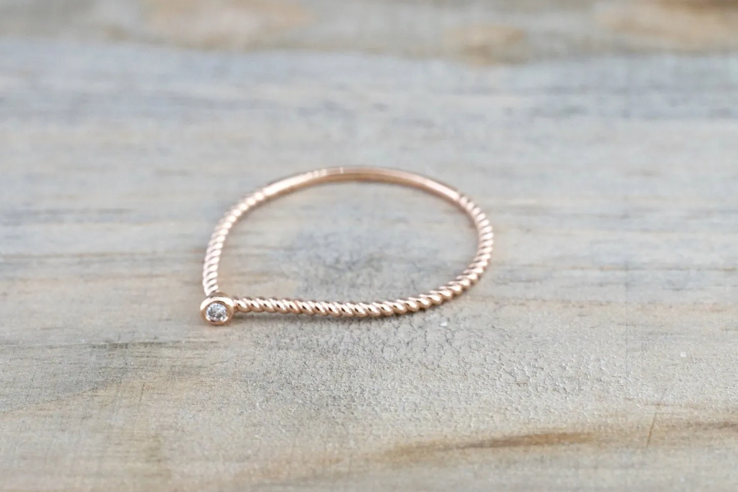 14k Rose Gold Round Cut Diamond Bezel Fashion Ring Rope Design Band