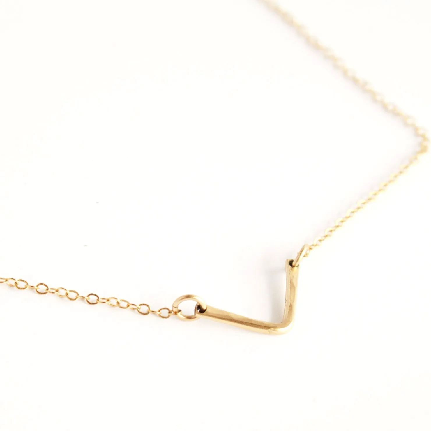 Little V necklace